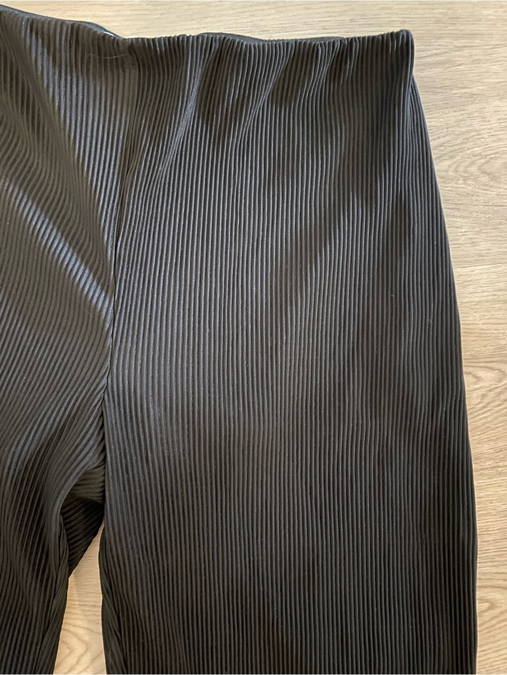 Open Leg Capris - Picture 2 of 4